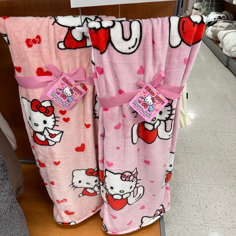 New Set of 2 Hello kitty Valentines plush throw blankets